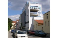 Fotografie: Brno, Pellicova ulice, polyfunkční dům od architekta Františka Šmédka