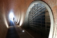 Fotografie: Praha-Hradčany. Tunel ve valu Prašného mostu, Josef Pleskot.